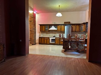 Здається в оренду квартира в м. Тячів