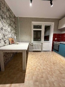 не високий поверх, Продається квартира, 3хв метро Харківська