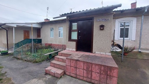 Продам 2-кімнатну квартиру. Вул. Покровська, 28.