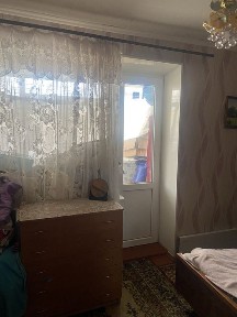 Продам 2-х кім. кв у центрі з меблями.