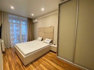 Продажа 3-комнатной квартиры 89 м², Днепровский спуск, КларыЦеткин 7