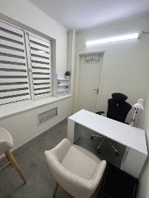 Оренда робочого місця для перукаря, майстра манікюру Світло є постійно