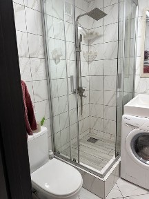 Здаю 2-х кімнатну квартиру в центрі подобово