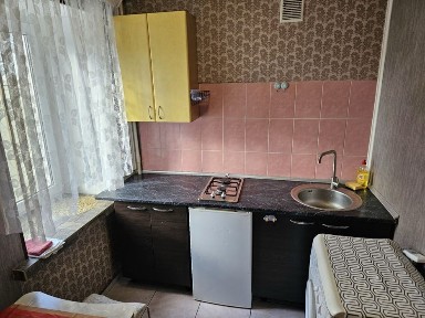 Вільна, 1 кім Студія по Першотравневій