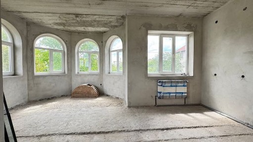 Будинок -мрія, біля річки