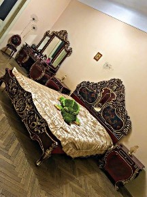 Власник. Здається 2 кімнатна в центрі.