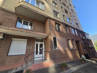 Продаж офісного приміщення з ремонтом 133 м²., метро Лівобережна Місц