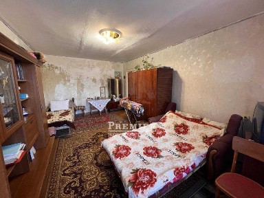 Продается малосемейка в хорошем районе за Киевским рынком.