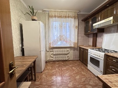 Продаж трикімнатної квартири з каремонтом, меблями та технікою