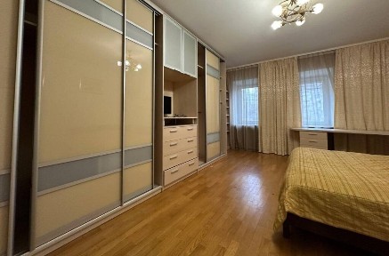 Продаж 3-кімнатної квартири 108 м², Ливарна вул.