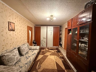 Продам 2 ком квартиру на проспекте О. Поля!