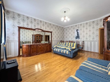 Лютеранская ул. 4, аренда 2-комн. возле м. Крещатик. Без комиссии!