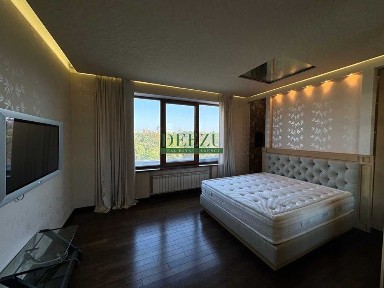 Продаж дворівневої 4квартири з видом на Ботанічний сад Назарівська 11