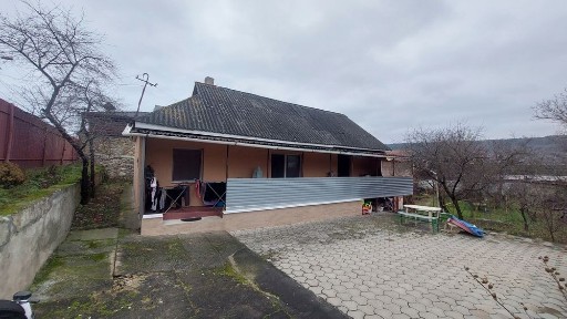 Продам будинок. Вул. Грушевського, 70.