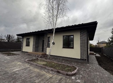 Новий будинок біля лісу в закритому котеджному містечку