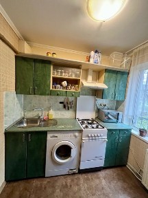 Продається 4-кімнатна квартира на вул. Симоненка, 6. ТЦ Велес, Метро