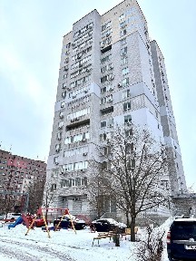 Продаж 3-кімнатної квартири 82 м², Космічна вул.