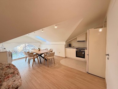 Перша здача! Елітна панорамна 4-кімнатна квартира- лофт біля Ратуші