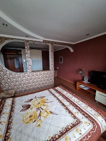 Поділ, простора 1-но кімнатна квартира в цегляному будинкові з меблями