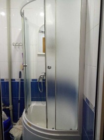 Продам 2к гостинку (свой санузел, миникухя, капремонт) на Роганской.