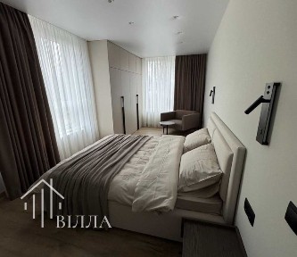 Продам велику 3 кімнатну квартиру поблизу центру