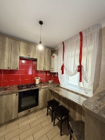 Оренда 2-кімнатної квартири з великою студією | вул. Небесної Сотні 3