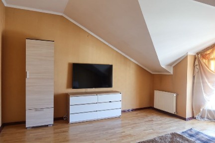 Оренда 4 кімнатної квартири, сихів