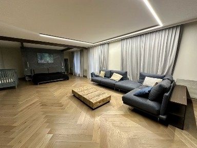 Оренда 5-ти кімнатної квартири 300м2 у центрі міста (можна під офіс)