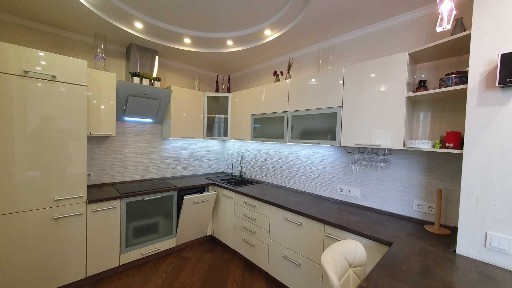 Аренда 4-комнатной квартиры 107 м², Воскресенская ул., 14Б