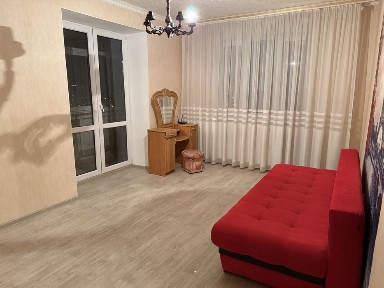 Сдам 2 комнатную с капремонтом Медкомплекс