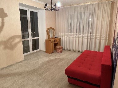 Сдам 2 комнатную с капремонтом Медкомплекс