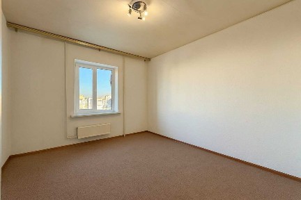 Квартира площею 77м2 під ремонт. До метро 15 хв. Комісія 0%