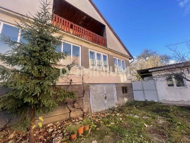 Продається будинок в м. Хуст