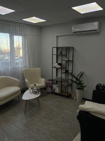 Оренда робочого місця, стіл бровиста/візажиста/перукаря