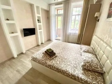 Сдам просторную 2-х комн квартиру в центре ул Леонтовича парк Шевченко