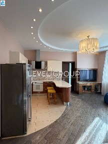 Продається двокімнатна квартира на Печерську