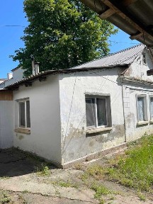 Продам ділянку 13,. 5 соток з будинком.