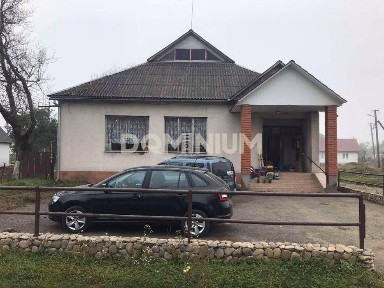 Продається комерційне приміщення у с. Липча