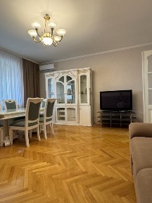 Київ, Печерський, вулиця Старонаводницька 4