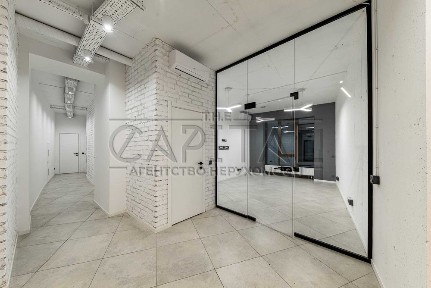 Офіс з фасадним входом у ЖК «Кардинал», вул. Василя Тютюнника, 28А