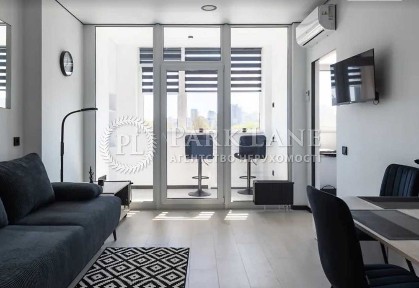 Продаж 2-кімнатної квартири з дизайнерським ремонтом у ЖК 