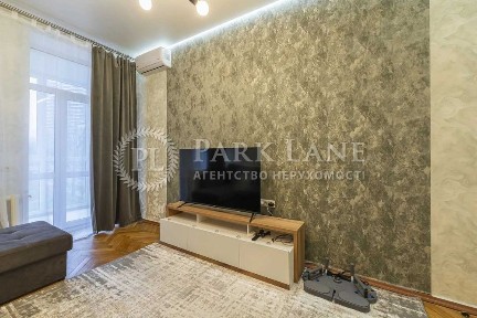 Продам 2к новий ремонт сталінка Печерськ Коновальця Євгена (Щорса) 18