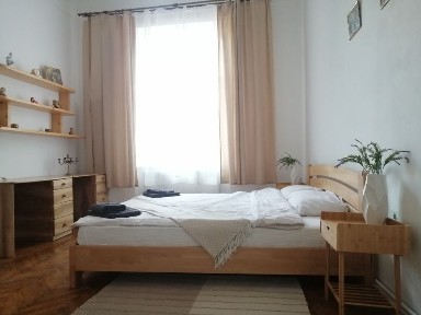 Подобова оренда двокімнатної квартири в історичному центрі міста.