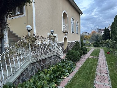 Продається великий будинок