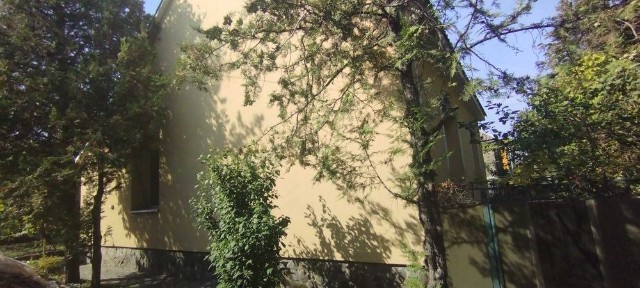 Продається будинок, вул. Грушевського Код: 21586