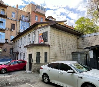 Продам будівлю метро Театральна