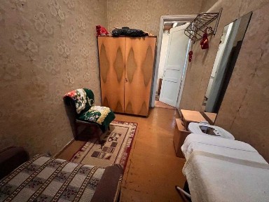 Продам 2х комнатную квартиру в центре города, 42 м. кв., ремонт.