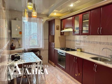 Продам 3-кімнатну квартиру в новому будинку з меблями!