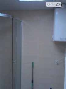 Продаж офісного приміщення 348.2 кв. м. на 0 поверсі на вул. Кирилівська 168, триповерхова будівля • ID 33311375