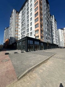 Здам в оренду фасадне комерційне приміщення вільного призначення